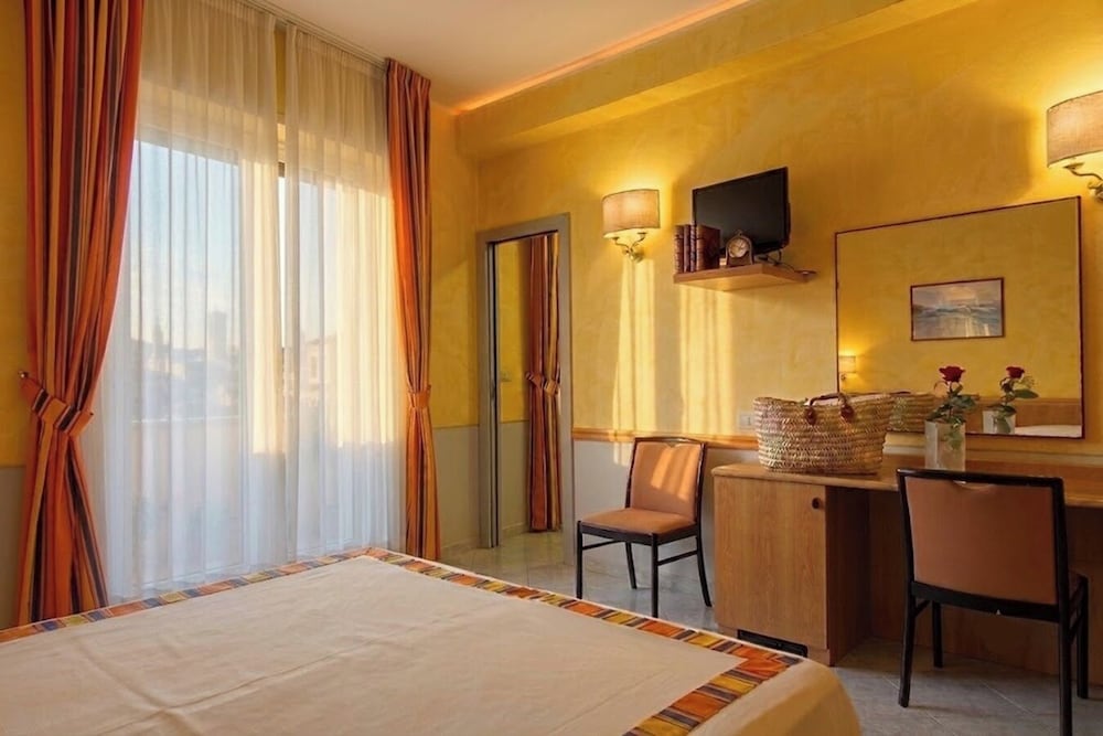 Hotel Rosa 14/82