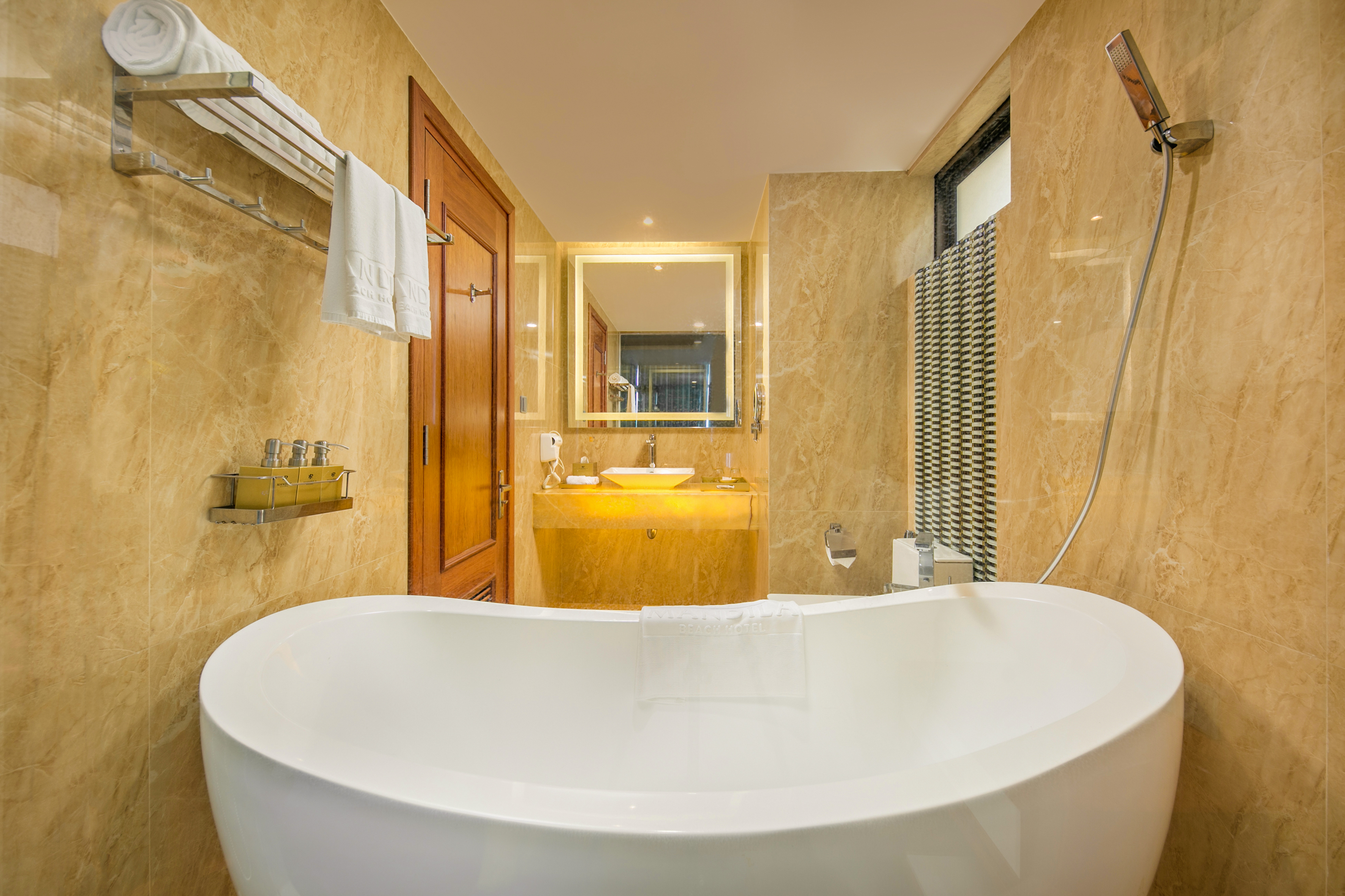 Deluxe, King Bed, Ocean Front، Mandila Beach Hotel Danang 4/4