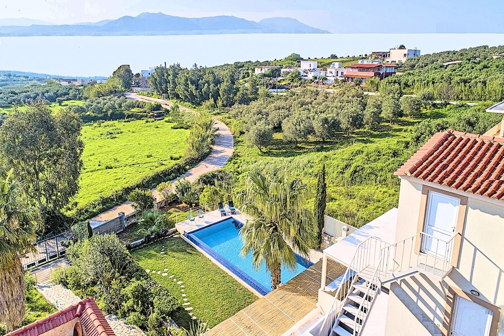 CRETAN MANSION 33/46