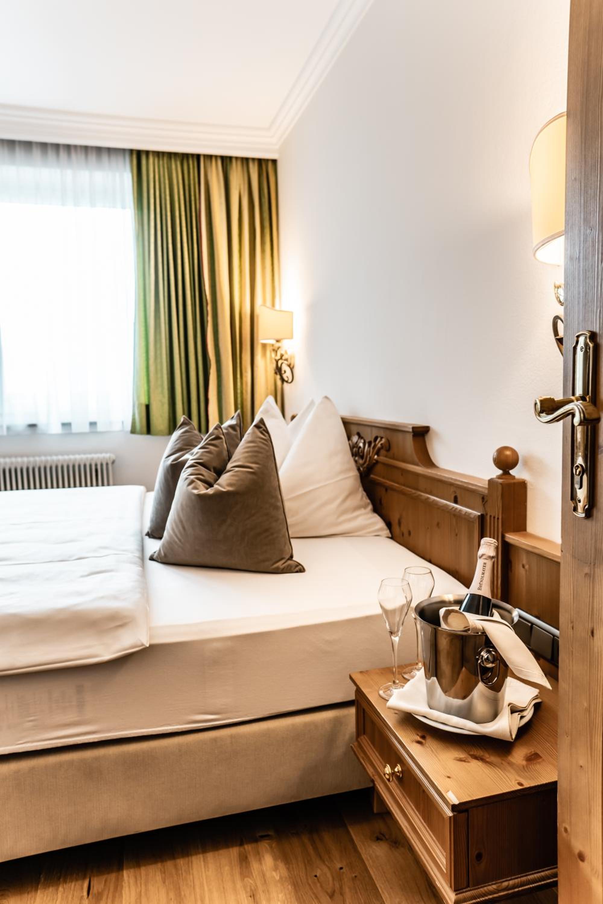 Standard, Double Bed, Hubertushof 4/6