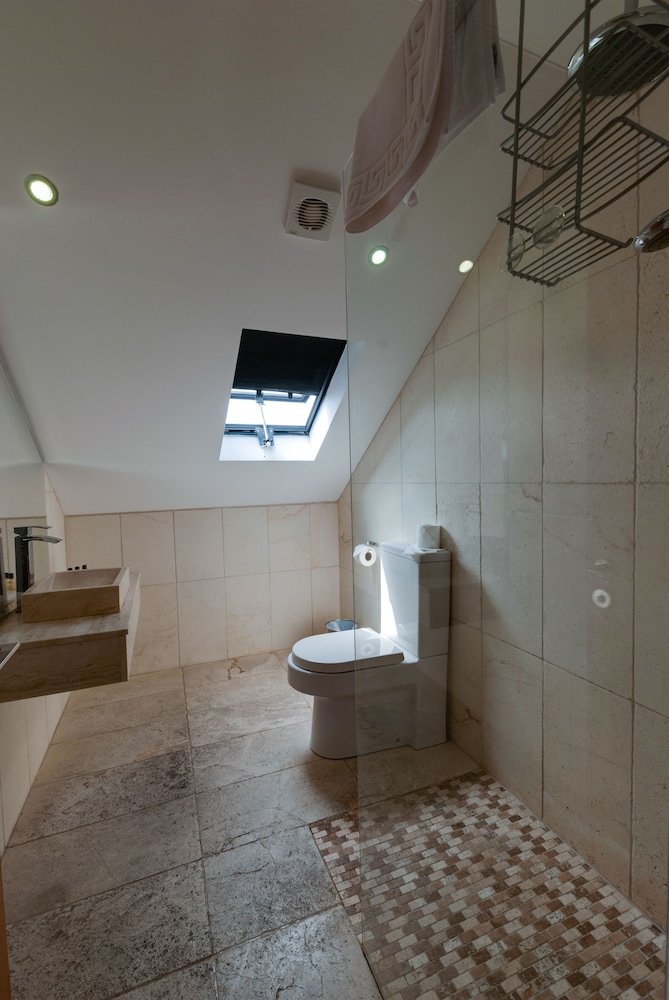 Base Serviced Apartments - Sir Thomas Street 28/57