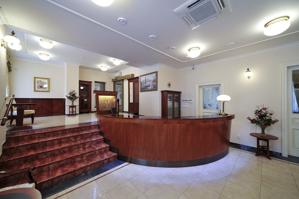 Amigo City Centre Hotel 7/62