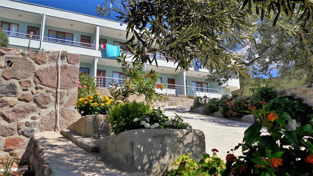 Nazan Motel & Restaurant & Beach 48/50