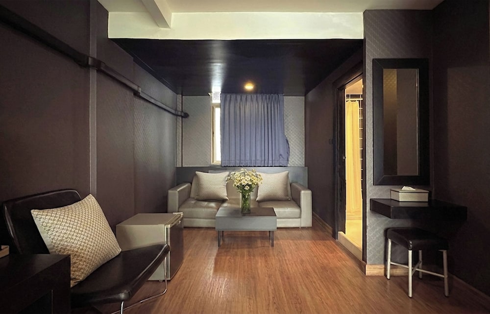 G Boutique Silom Hotel 71/84