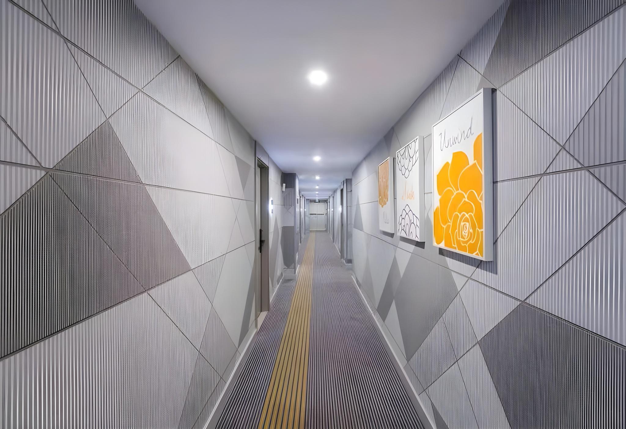 7 Days Inn (Shanghai Xinzhuang Metro Station) 42/52