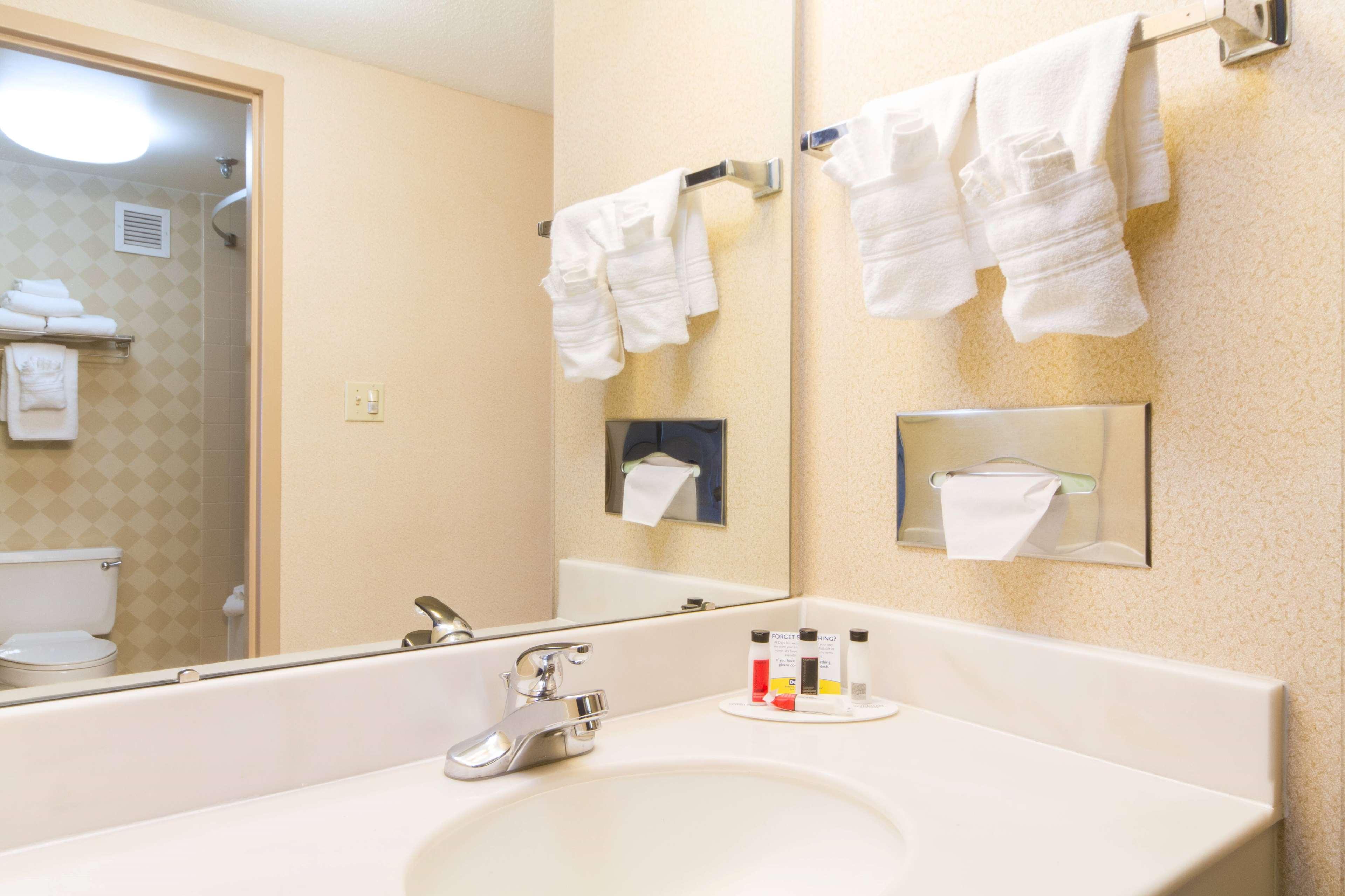 Comfort Inn & Suites Buffalo Airport 51/55