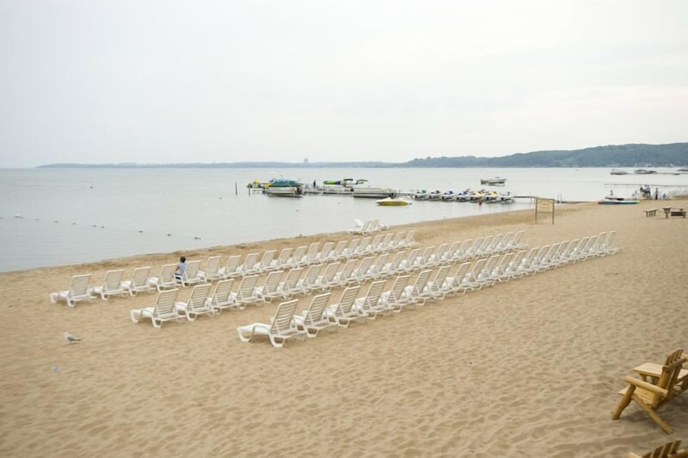 Parkshore Resort 42/54