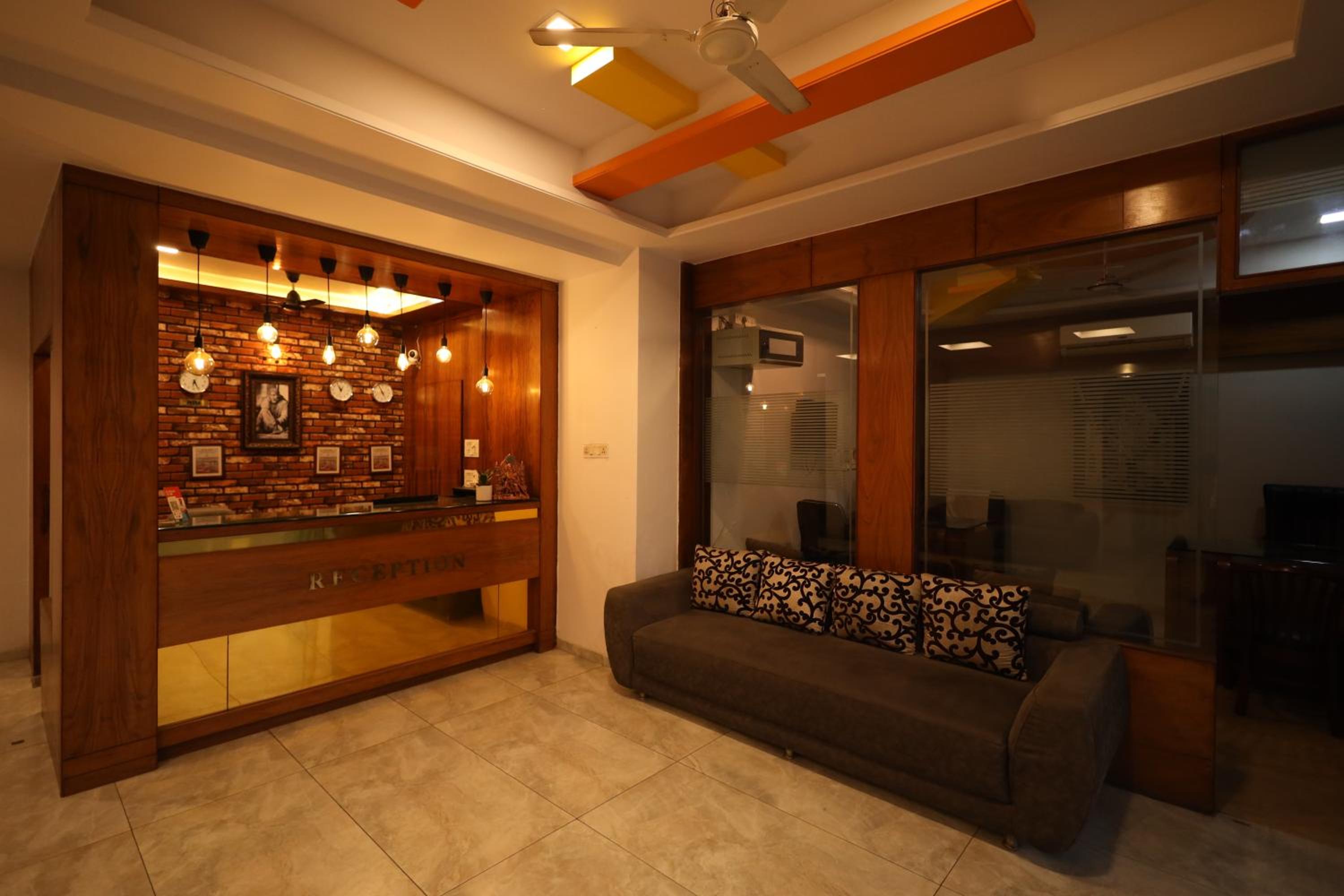 Oyo 4445 Hotel Saishri 54/63