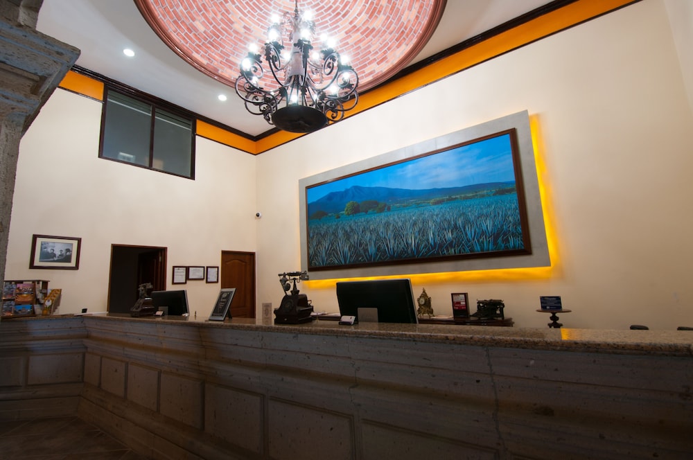 Hotel Morales Historical & Colonial 10/73
