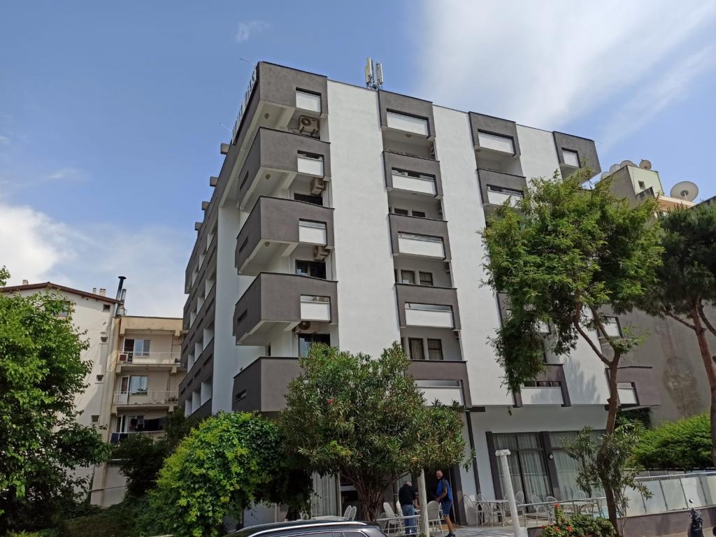 Dias Hotel 2/27
