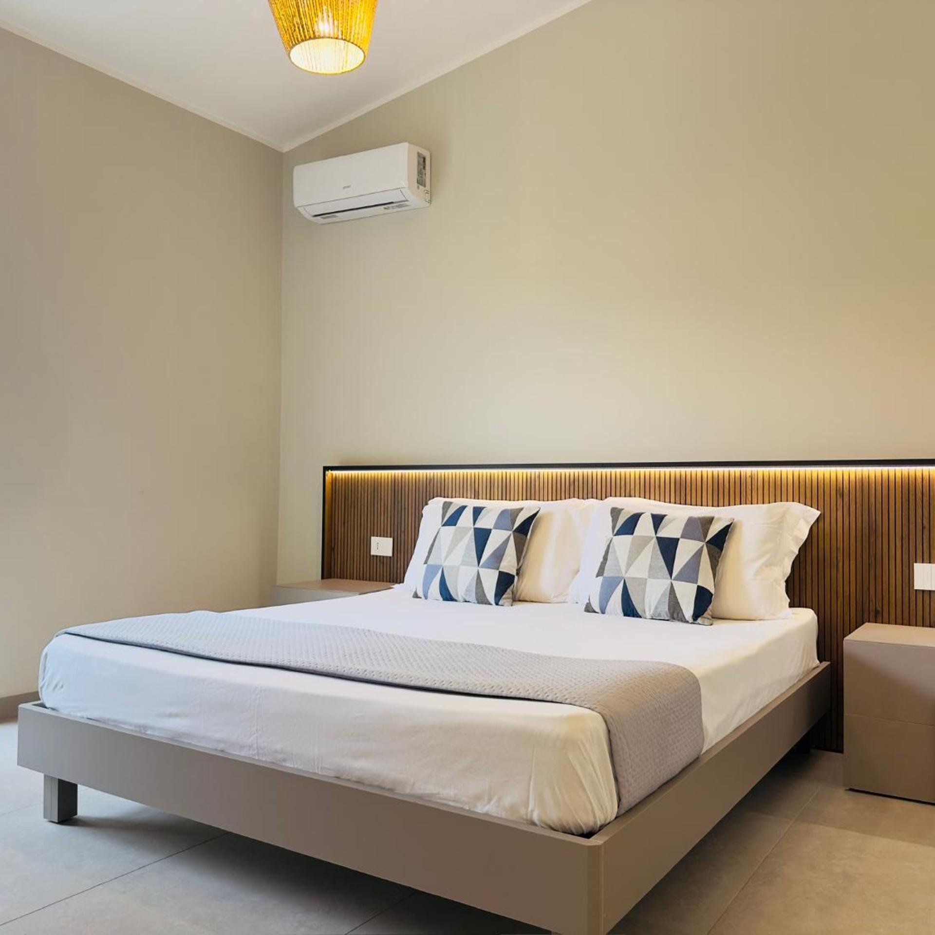 2 Bedrooms, Apartment