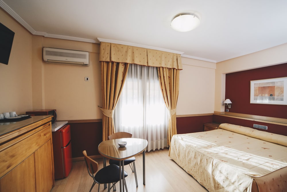 Hostal Los Gavilanes 2 12/50