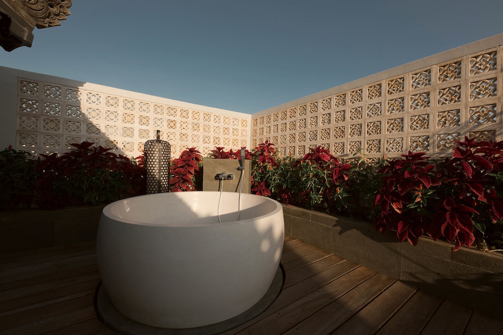 The Vira Bali Boutique Hotel & Suites 80/81