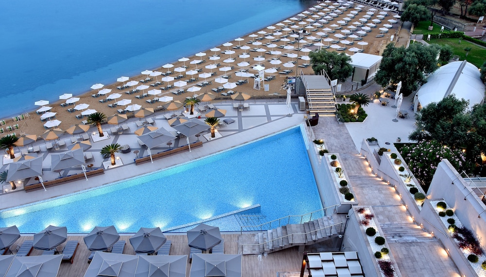 Maestral Resort & Casino 3/50