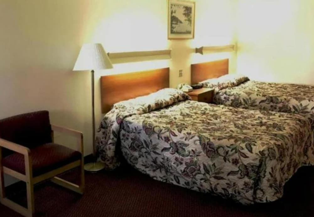 Adirondack Efficiencies Ex Econo Lodge Watertown 8/43
