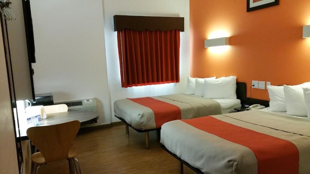 Motel6 Eagle Pass, TX - Lakeside 25/59