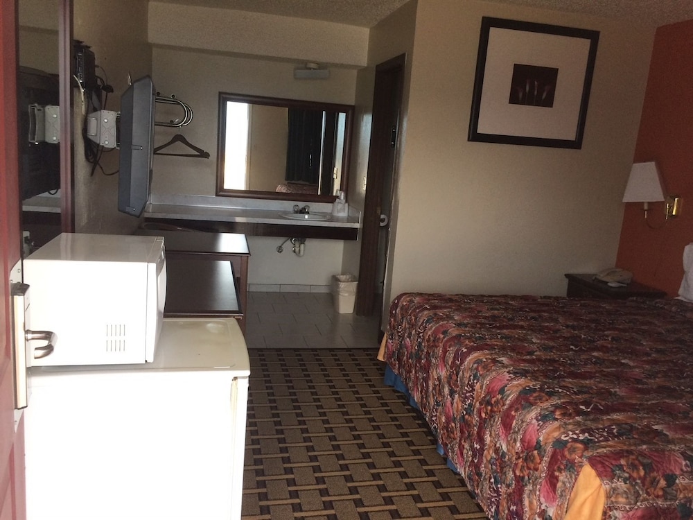 Relax Inn Henryetta 24/28