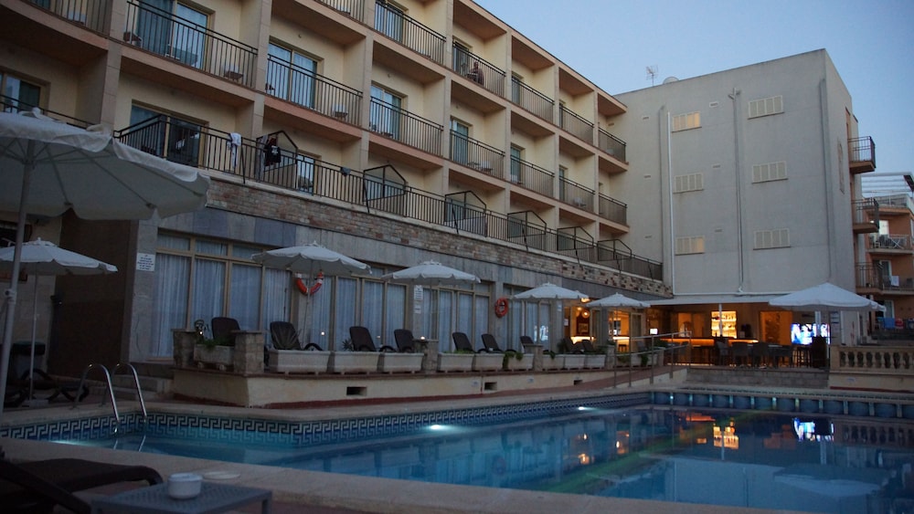 Iris Hotel 6/37