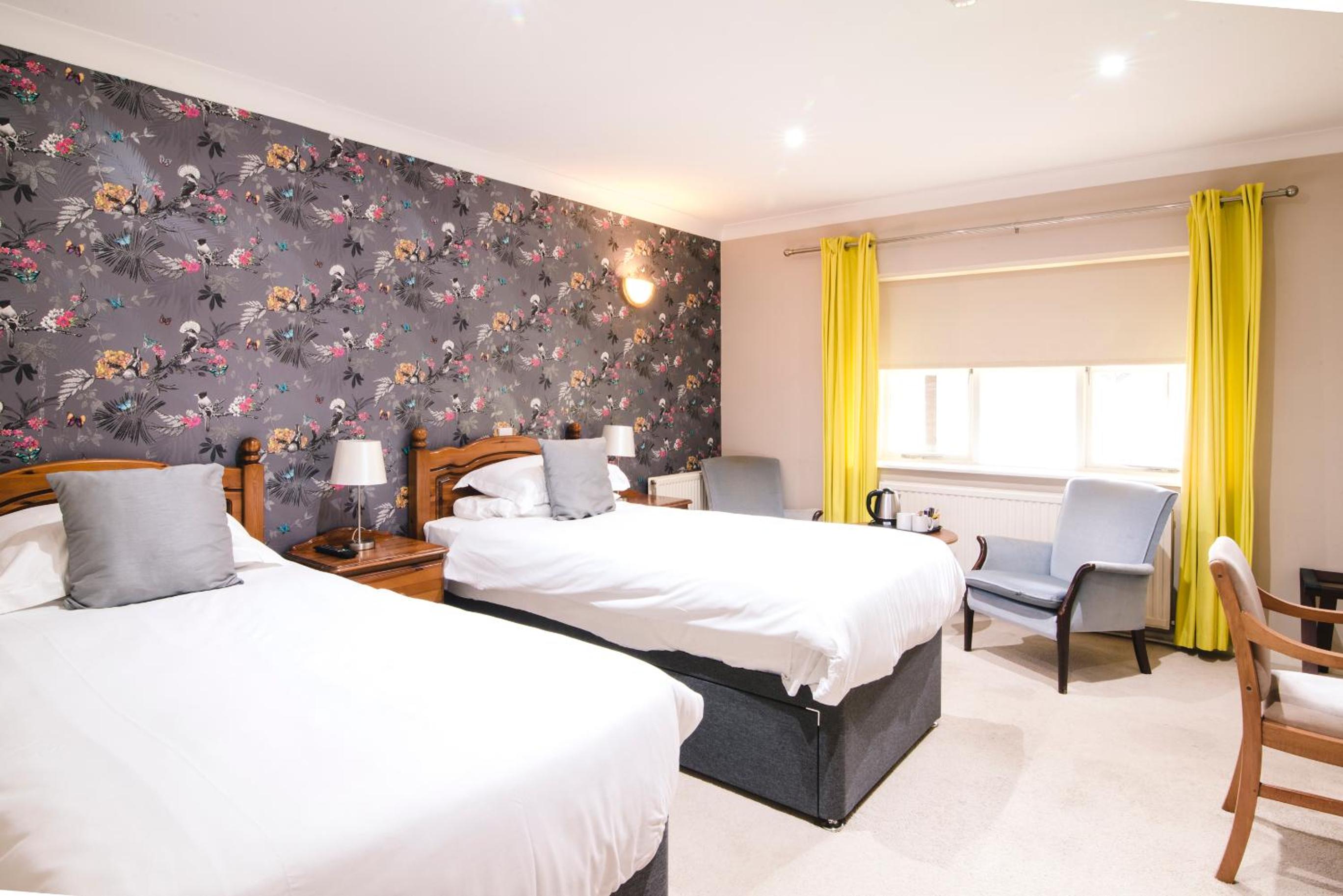 Room, Twin Beds, Courtyard Area