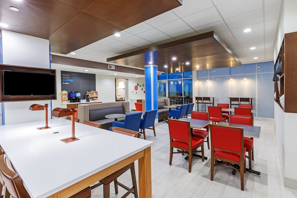 Holiday Inn Express & Suites Purcell 36/48