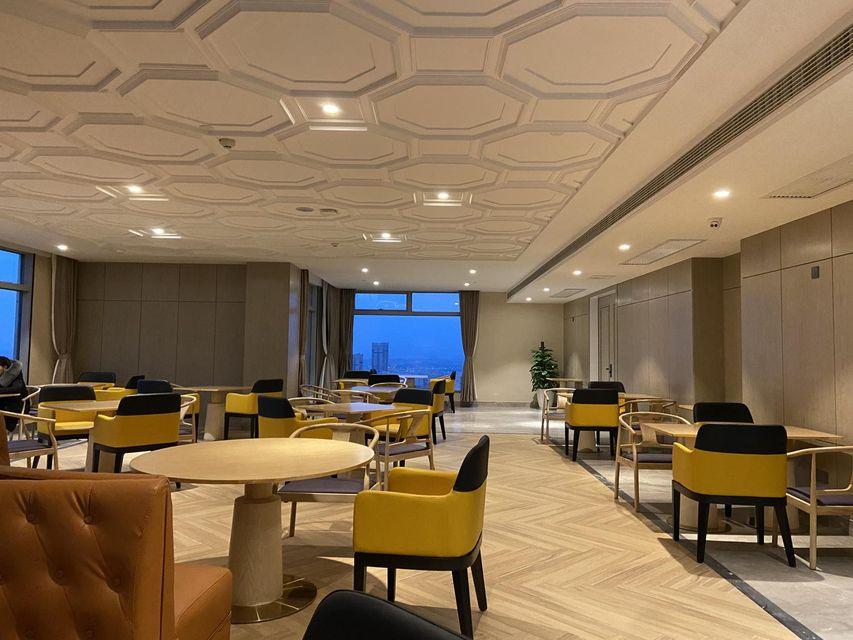 Daye Vienna International Hotel (Huangshi Daye Center High-speed Railway Station) 57/58