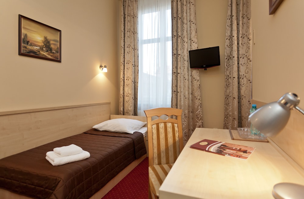 Maksymilian Hotel 32/70