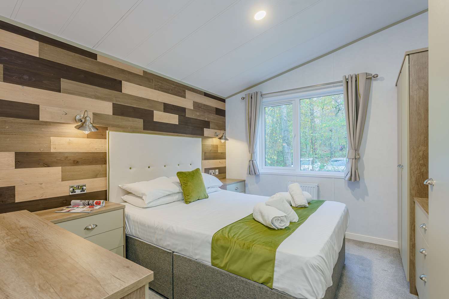 3 Bedrooms, Lodge, 3 Double Beds, Hot Tub