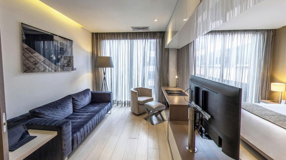100 Luxury Suites By Preferred 50/76