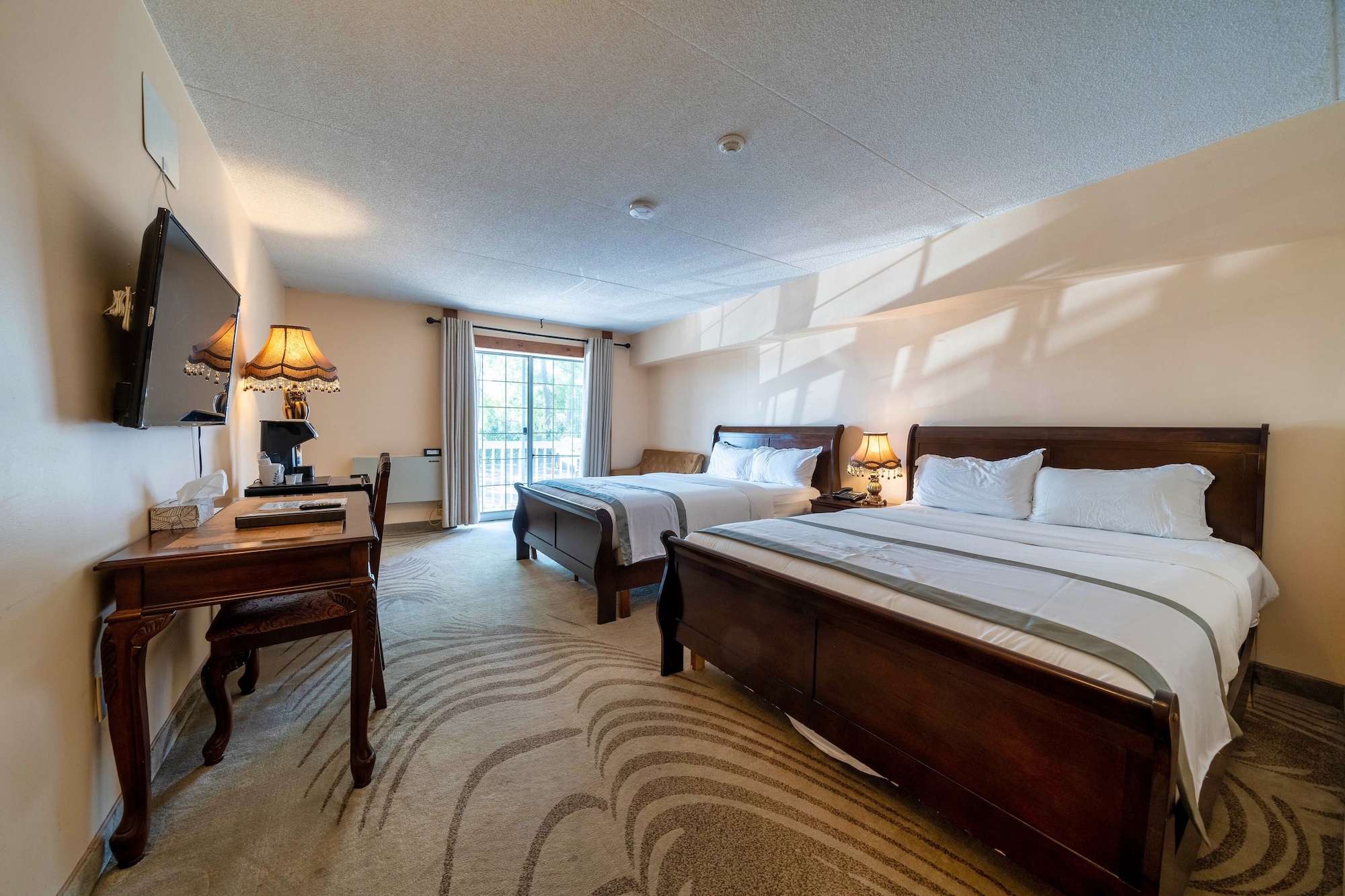 COMFORT, 2 QUEEN BEDS