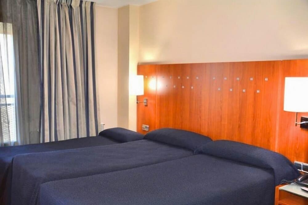 Hotel J. Balmes Vic 8/20