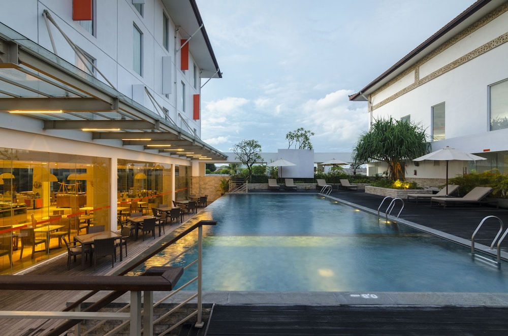 Harris Hotel And Conventions Denpasar Bali 10/66