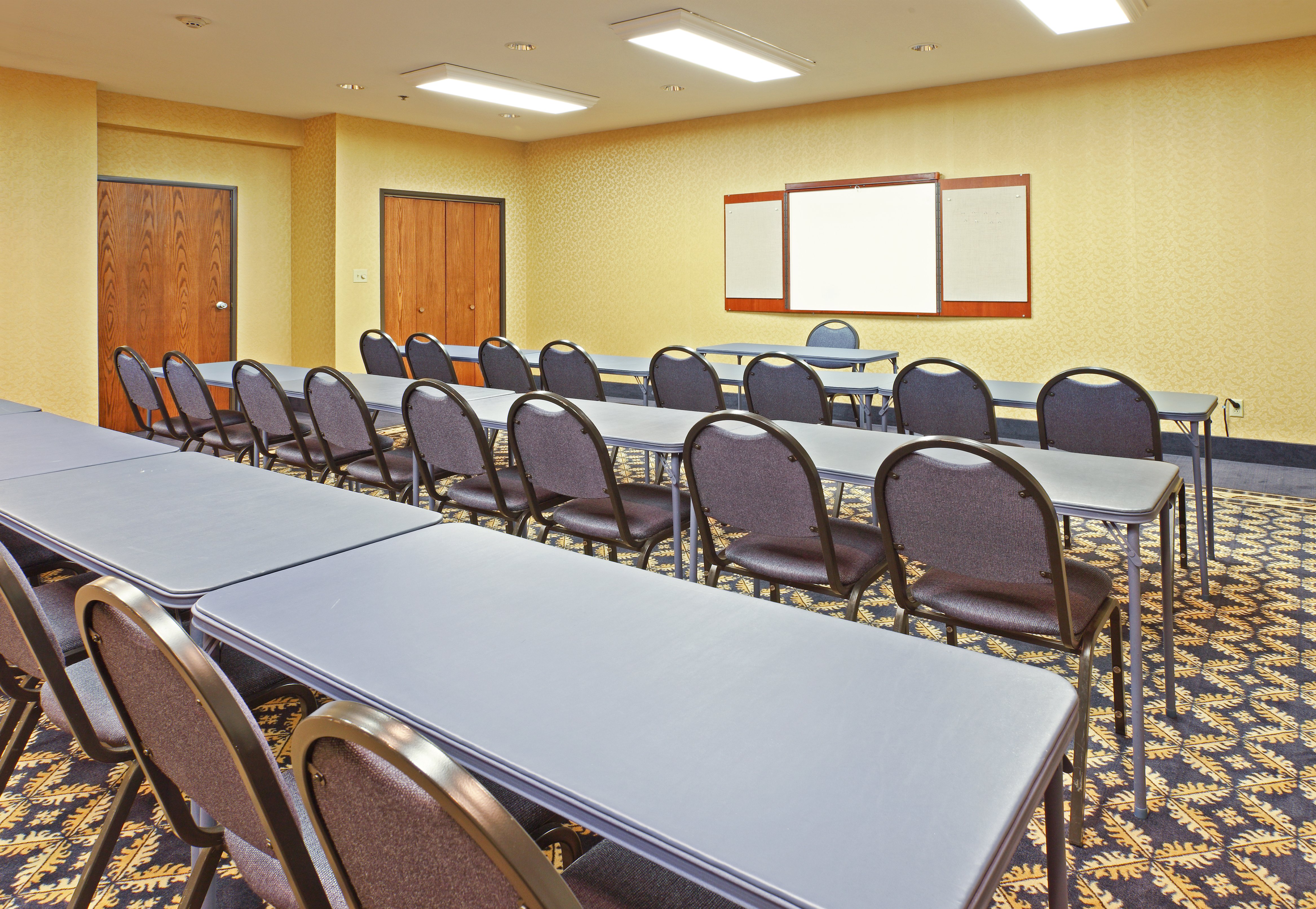 Holiday Inn Express Hotel Suites Mountain Home 51/58
