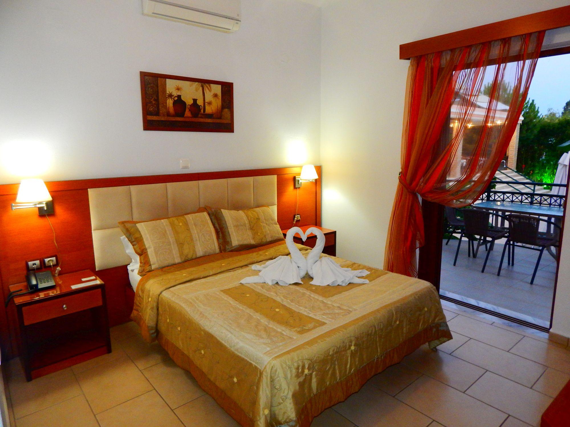 Apartment, Double Bed, Side Sea View
