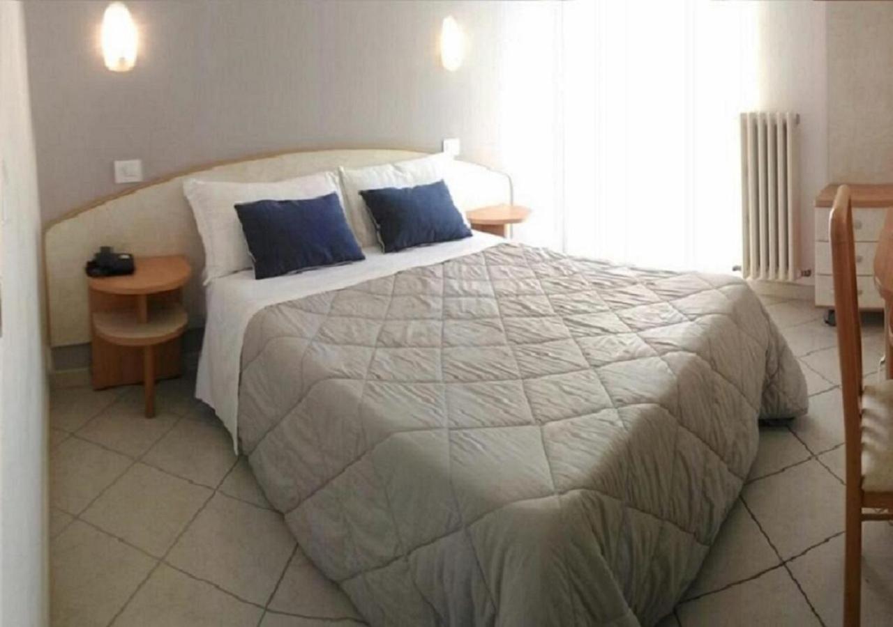 Room, Double Bed, Garden View, Terrace