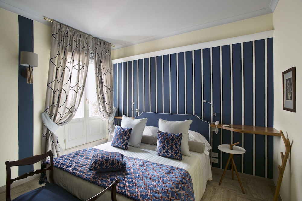 Augustus Hotel and Resort 19/49