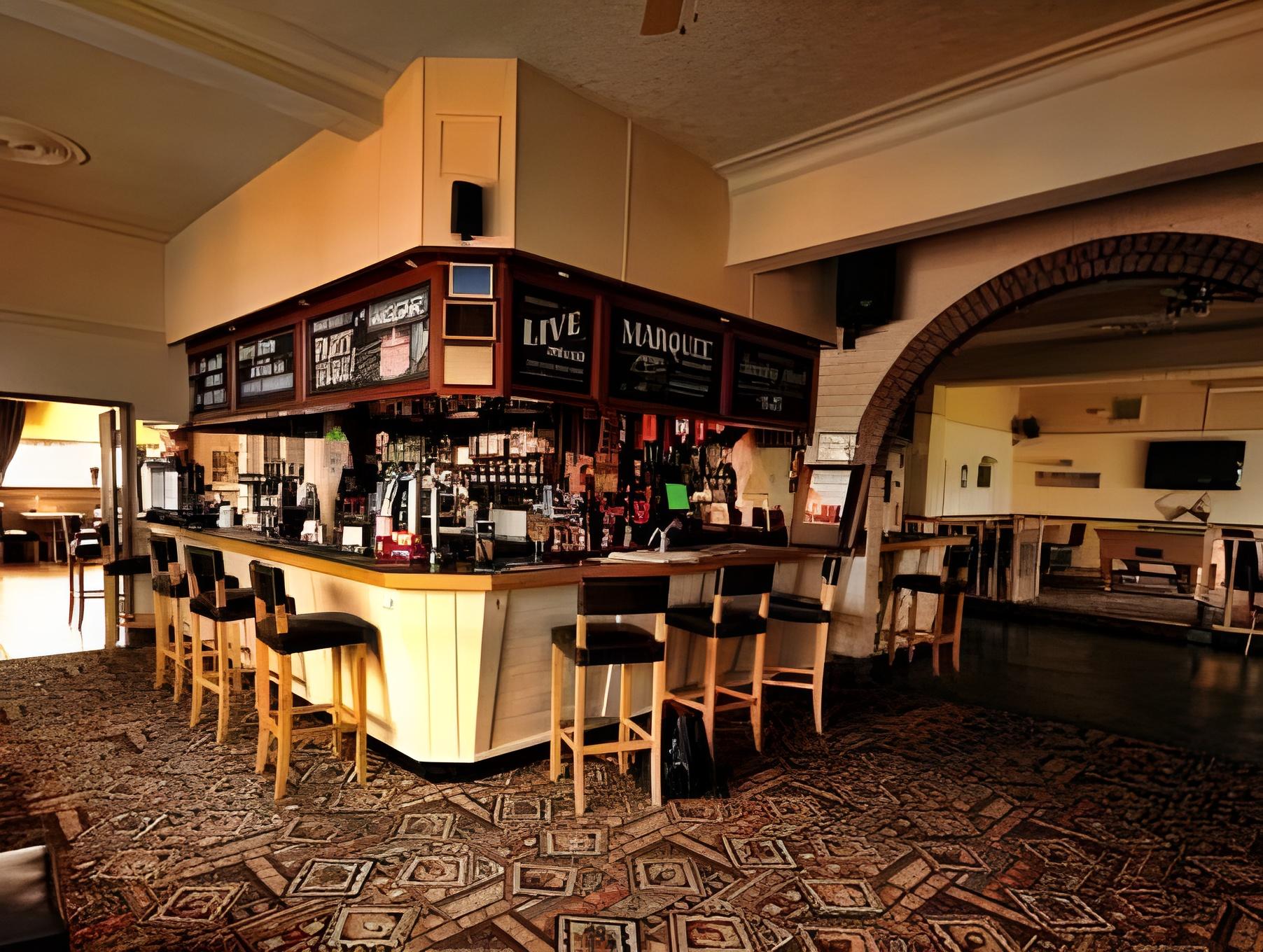 The Hussar Hotel 15/23