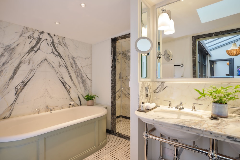The Mayfair Townhouse – an Iconic Luxury Hotel 66/66