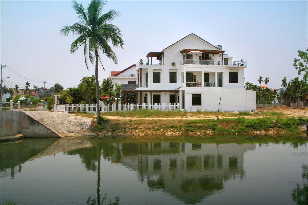 Azalea Homestay 47/48