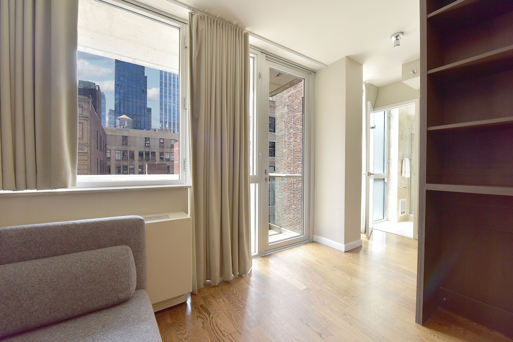 Hotel 32 32 2/78
