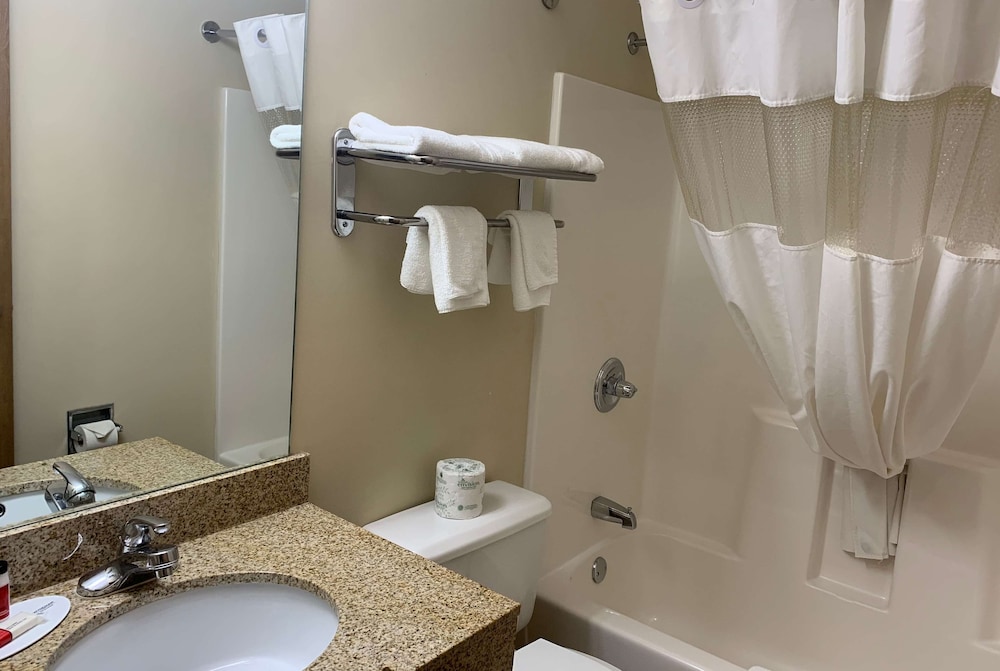 Super 8 by Wyndham Liverpool/Clay/Syracuse Area 20/21