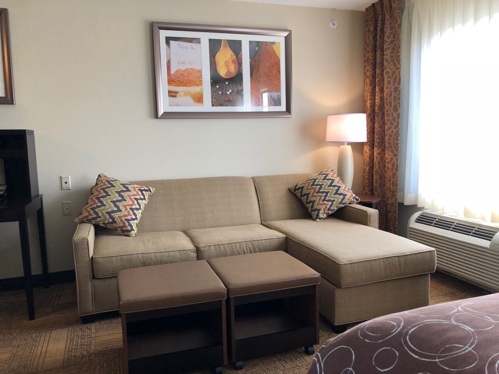 Staybridge Suites Grand Rapids-Kentwood 36/58
