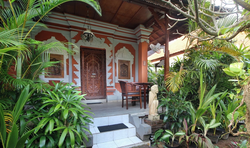 Hotel Jati And Home Stay 64/71
