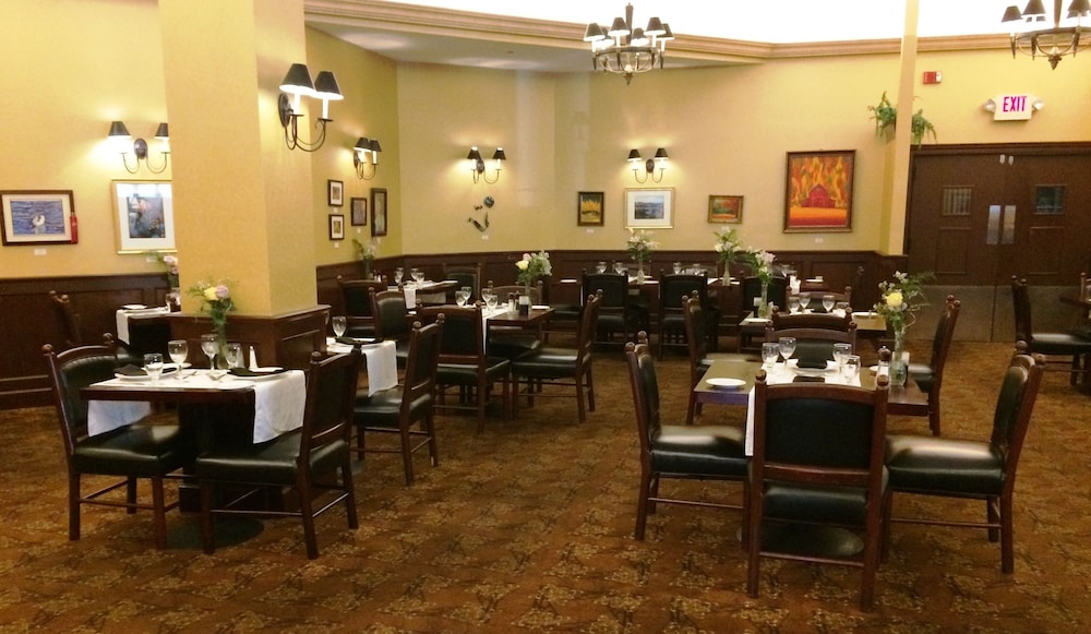 Crowne Plaza Edison 40/51