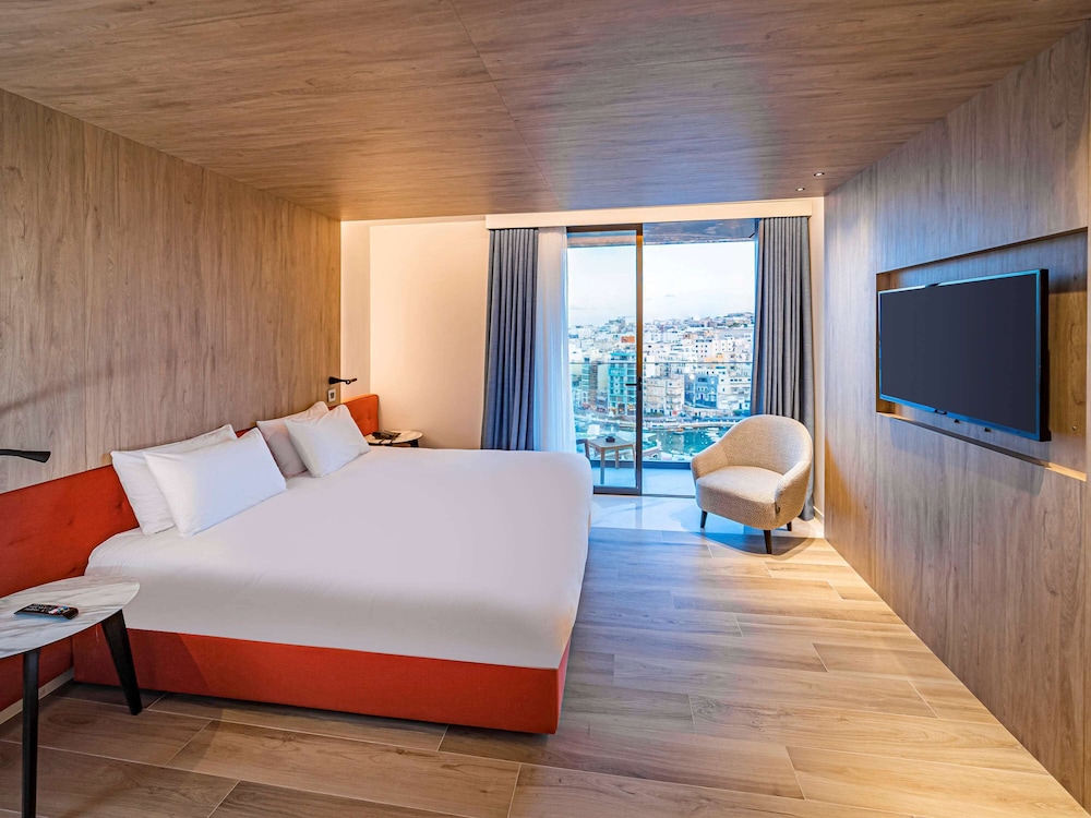 Mercure St. Julian s Malta 21/69