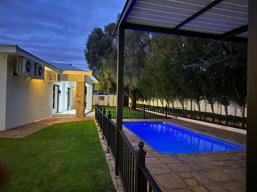 The Maxton Boutique Hotel 42/45