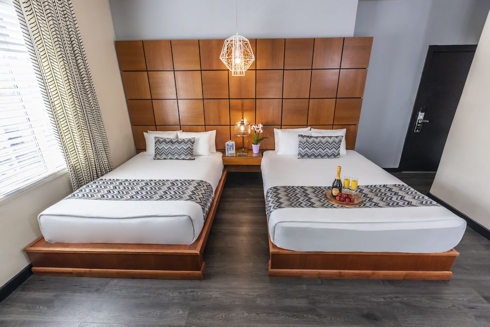 Chesterfield Hotel and Suites 16/50