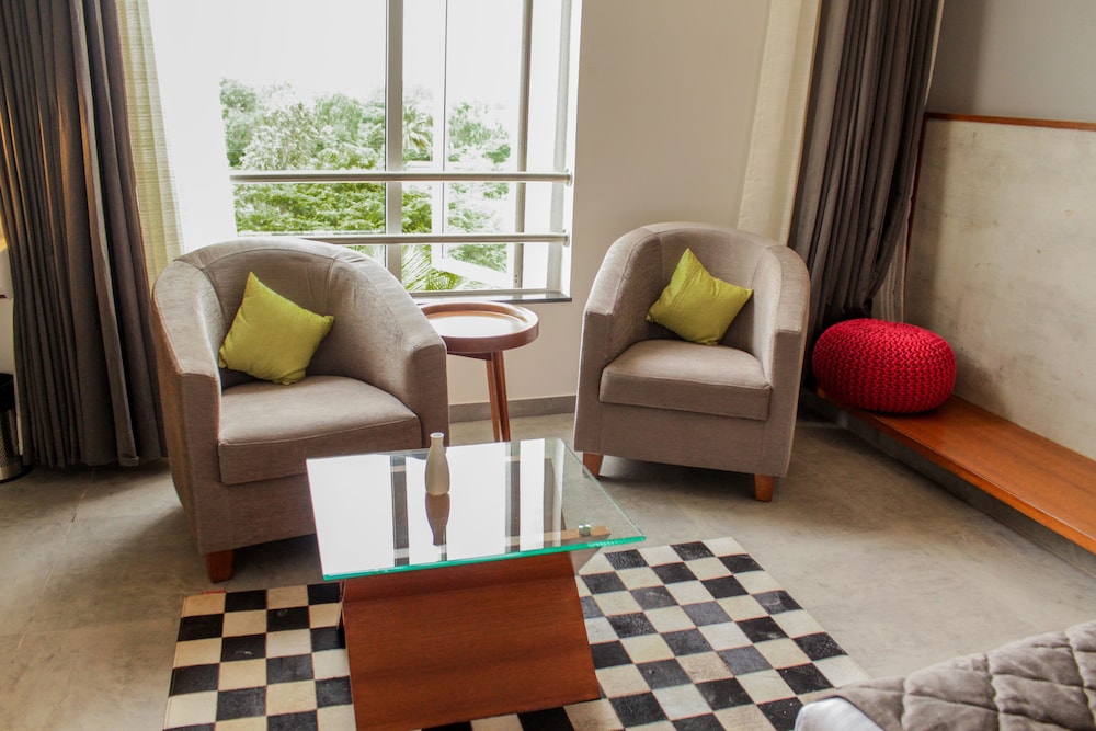 Hotel Shivas Gateway 60/77