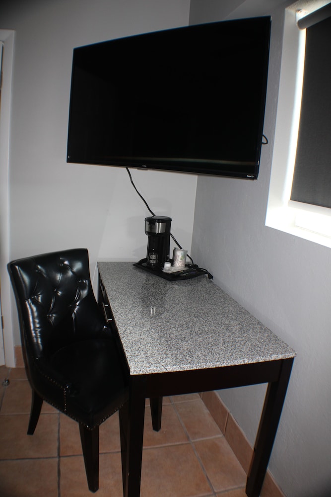 Grace Bay Suites 30/50