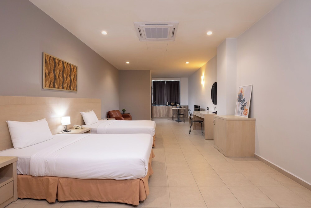 SUPERIOR, TWIN BEDS, KITCHENETTE