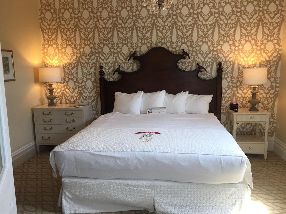 Staffords Perry Hotel 24/72